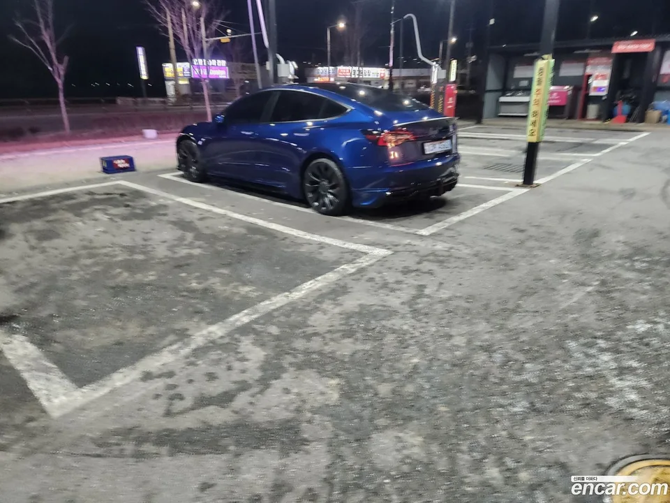 Tesla Model 3 AWD 2022 — миниатюра 3