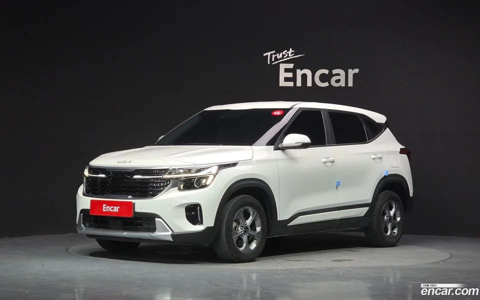 Kia Seltos 1.6 2WD 2023 — photo 1, buy with delivery to Moscow