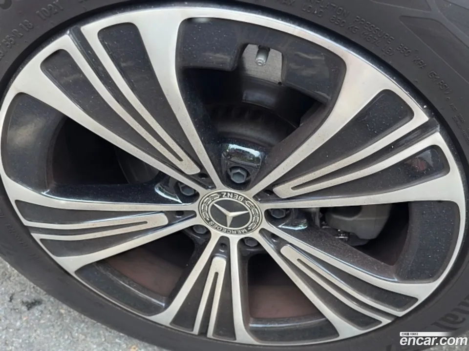 Mercedes-Benz E-Class E200 2024 — thumbnail 4