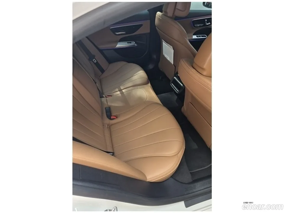 Mercedes-Benz E-Class E200 2024 — thumbnail 5