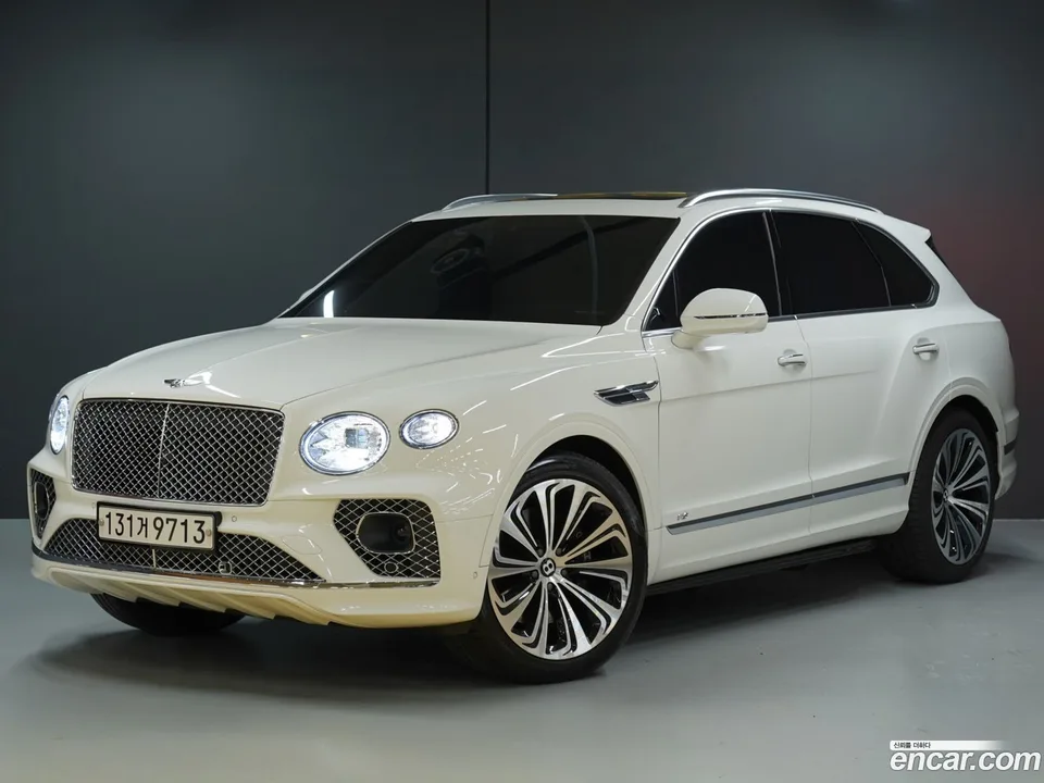 Bentley Bentayga 4.0 V8 2022 — photo 1, buy with delivery to Moscow