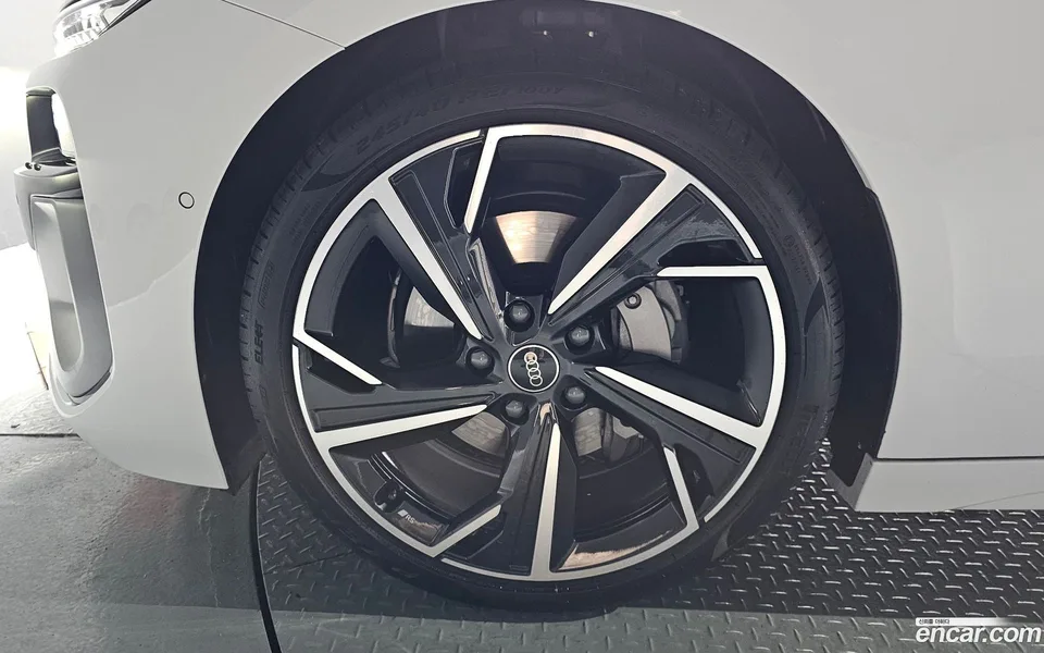 Audi A6 e- S Line 2025 — thumbnail 2