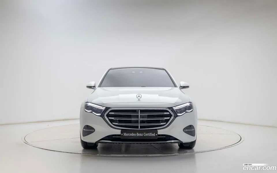 Mercedes-Benz E-Class E300 4MATIC 2026 — thumbnail 3