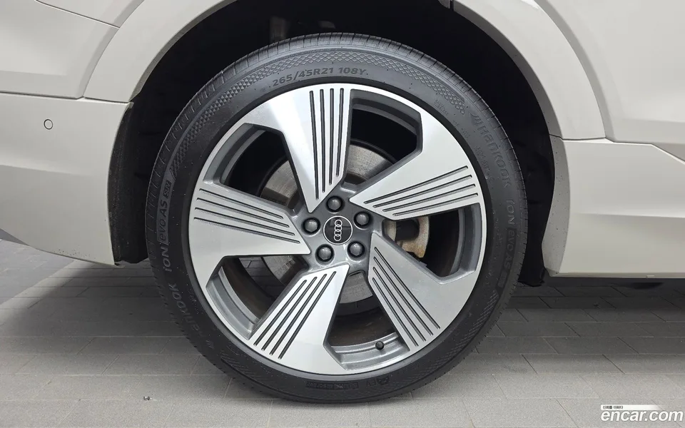 Audi e-tron 55 2022 — thumbnail 2