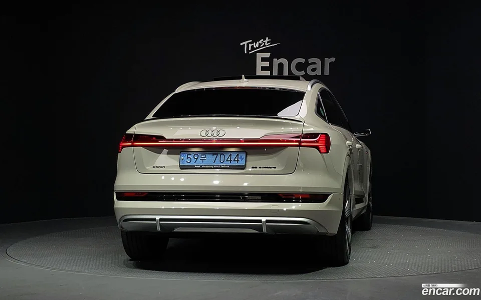 Audi e-tron 55 2022 — thumbnail 4