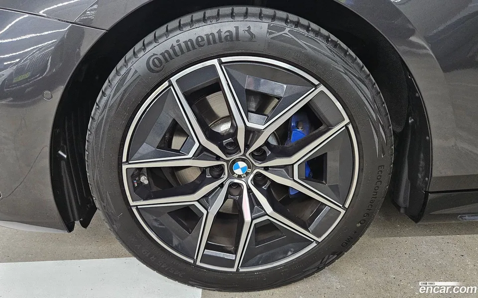 BMW 5 Series 520i M 2023 — thumbnail 5