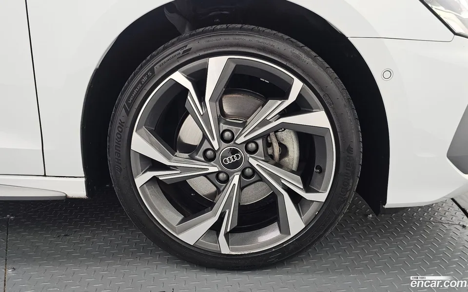 Audi A3 (8Y) 40 TFSI 2023 — thumbnail 2