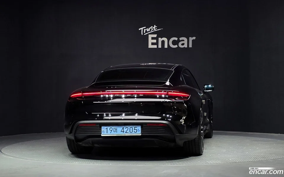 Porsche Taycan 2022 — thumbnail 4