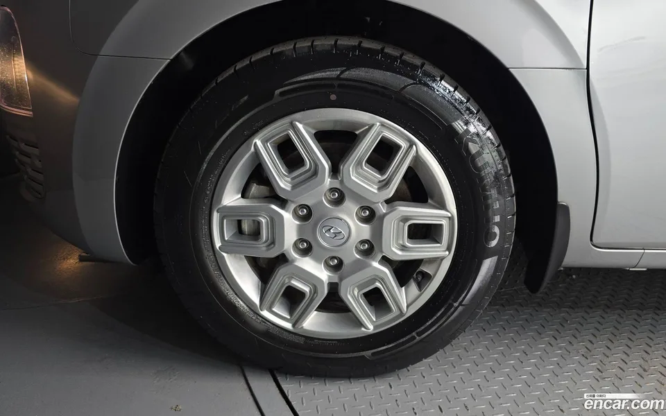 Hyundai Staria 5 2023 — thumbnail 2