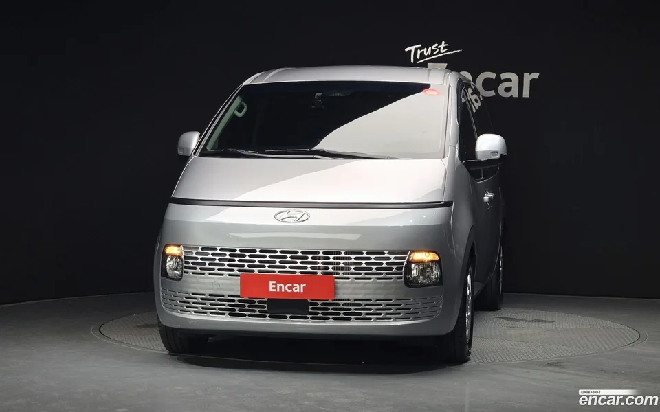 Hyundai Staria 5 2023 — thumbnail 3