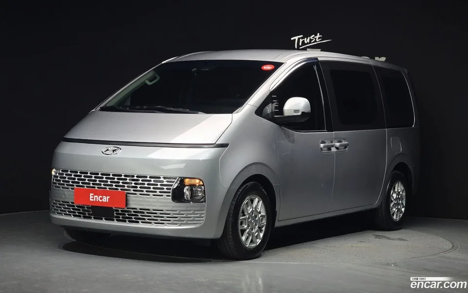 Hyundai Staria 5 2023 — photo 1, buy with delivery to Moscow
