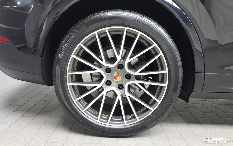 Porsche Cayenne 3.0 2023 — thumbnail 2