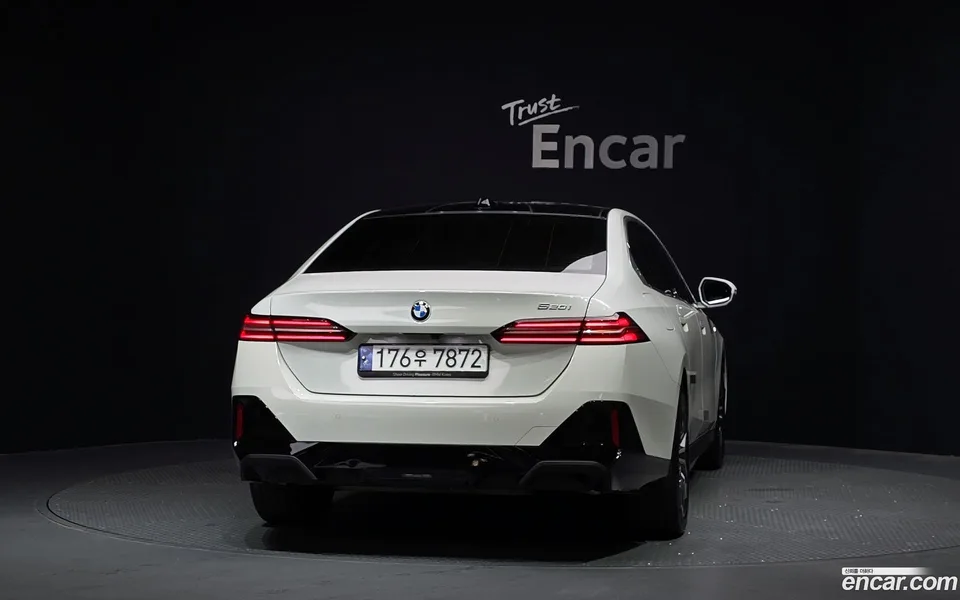 BMW 5 Series 520i M 2024 — thumbnail 4