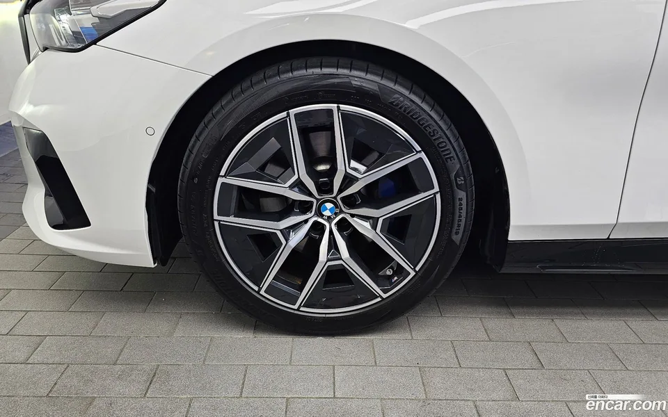 BMW 5 Series 520i M 2024 — thumbnail 5