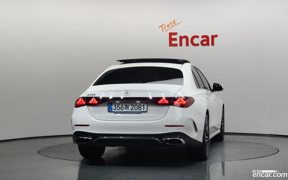 Mercedes-Benz E-Class E200 AMG Line 2025 — thumbnail 4