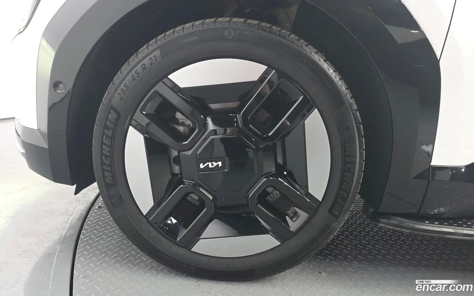 Kia EV9 4WD 2023 — thumbnail 2