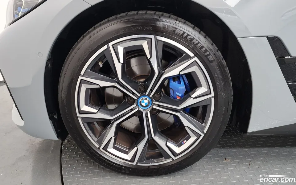 BMW i4 eDrive40 M 2022 — thumbnail 2