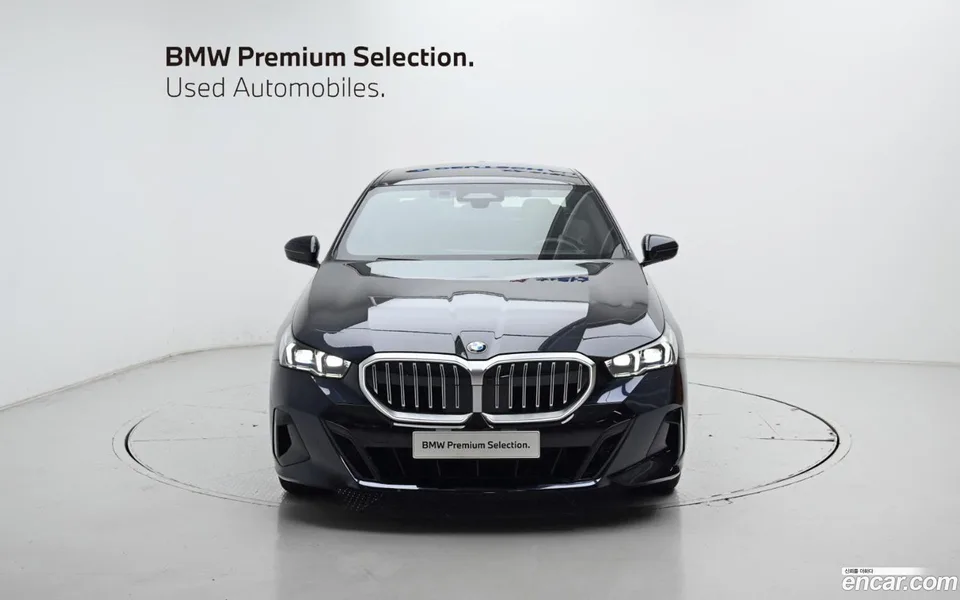 BMW 5 Series 520i M 2025 — thumbnail 3