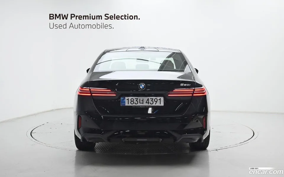 BMW 5 Series 520i M 2025 — thumbnail 4