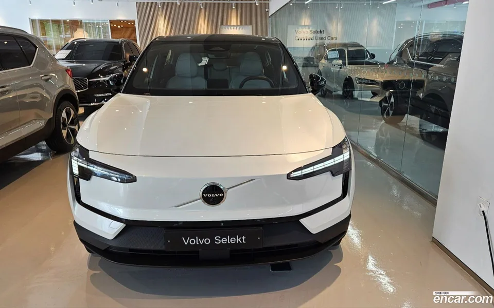 Volvo EX30 2025 — thumbnail 3