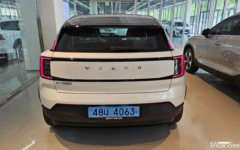 Volvo EX30 2025 — thumbnail 4
