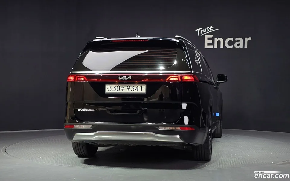 Kia Carnival 7 2023 — thumbnail 4