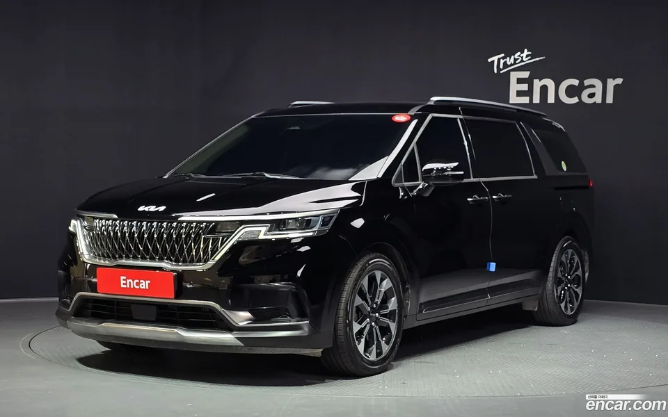 Kia Carnival 7 2023 — photo 1, buy with delivery to Moscow