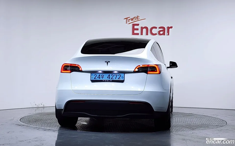 Tesla Model Y RWD 2024 — thumbnail 4