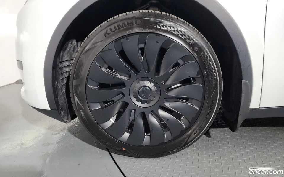 Tesla Model Y RWD 2024 — thumbnail 5