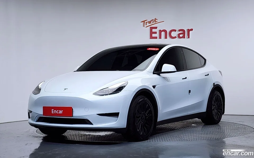 Tesla Model Y RWD 2024 — photo 1, buy with delivery to Moscow