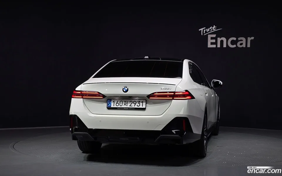 BMW 5 Series 520i 2024 — thumbnail 4