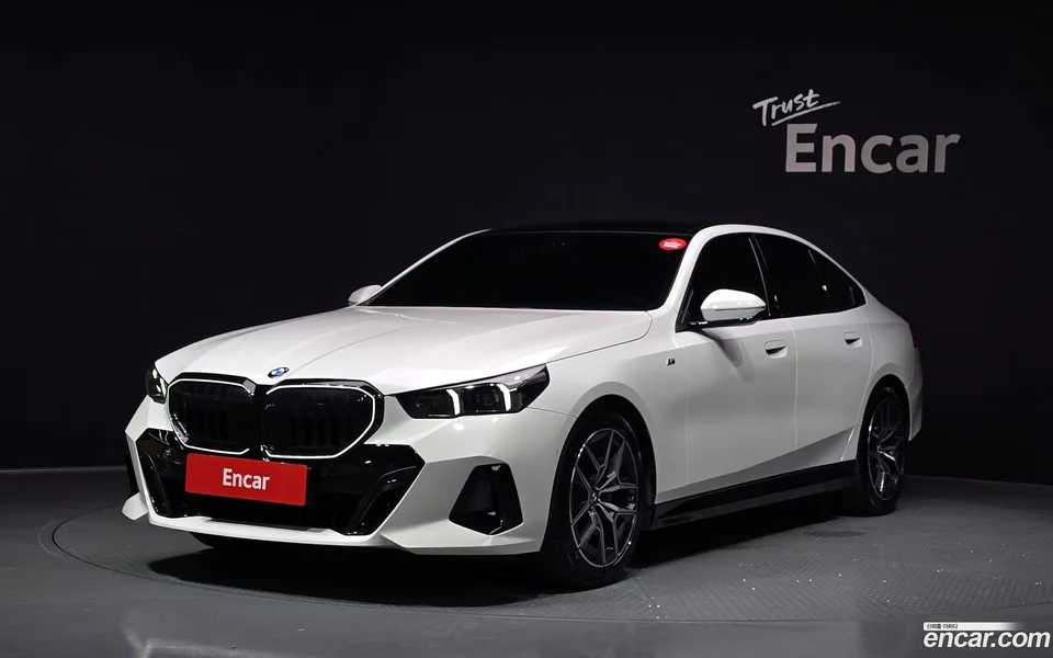 BMW 5 Series 520i 2024 — photo 1, buy with delivery to Moscow