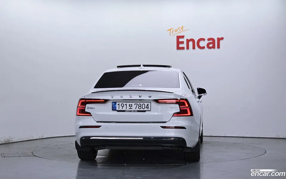 Volvo S60 B5 2023 — thumbnail 4