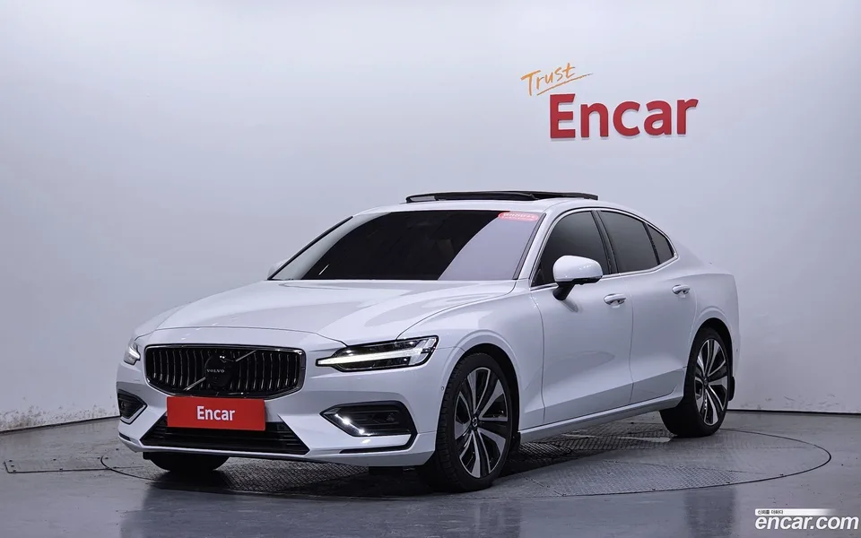 Volvo S60 B5 2023 — photo 1, buy with delivery to Moscow