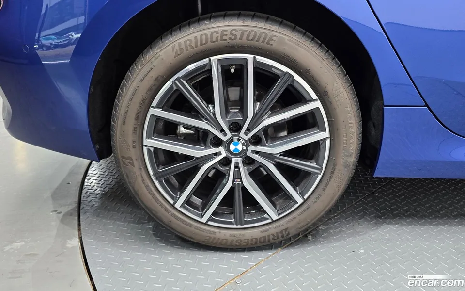 BMW 2 Series Active Tourer 220i M 2025 — thumbnail 2