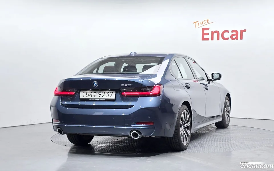 BMW 3 Series 320i 2025 — thumbnail 4