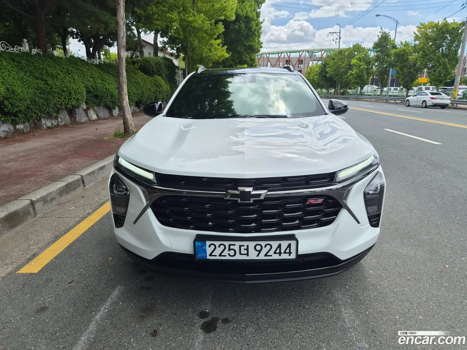Chevrolet Trax Crossover 1.2 RS 2025 — photo 1, buy with delivery to Moscow