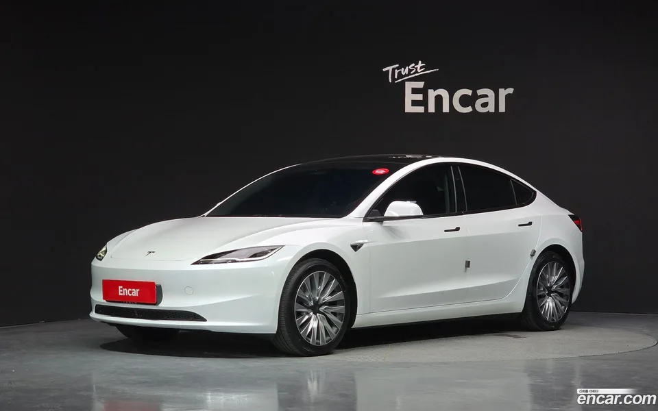 Tesla Model 3 RWD 2024 — photo 1, buy with delivery to Moscow
