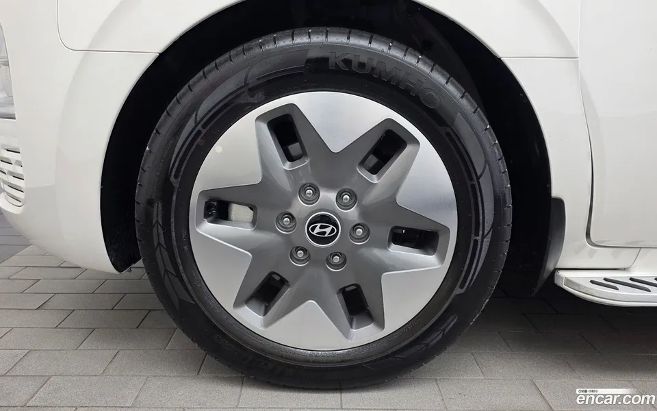 Hyundai Staria 4WD 11 2025 — миниатюра 2