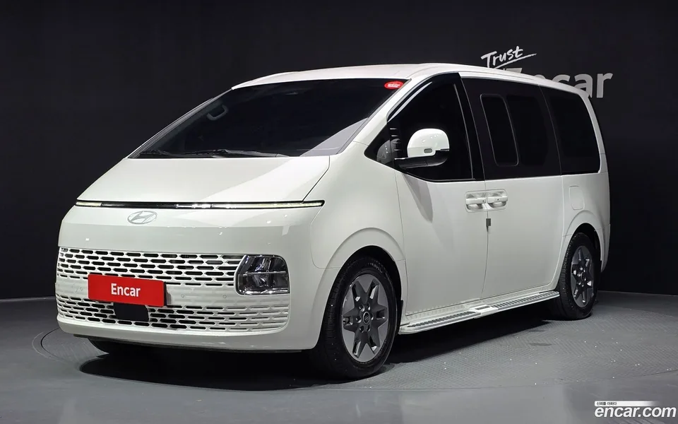Hyundai Staria 4WD 11 2025 — фото 1, купить с доставкой в Москву