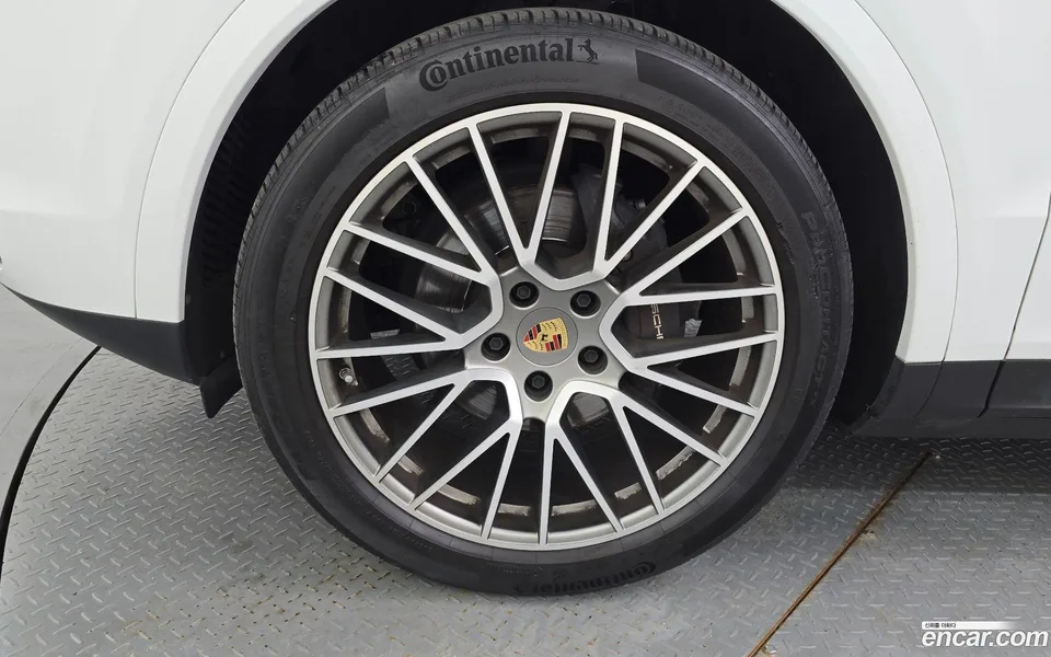 Porsche Cayenne 3.0 2023 — thumbnail 2