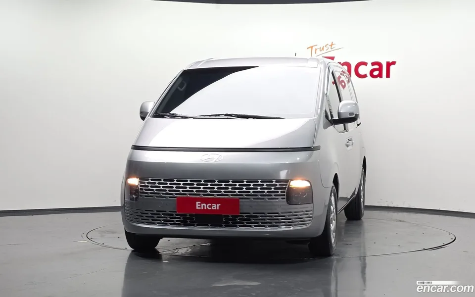 Hyundai Staria 3 2025 — thumbnail 3