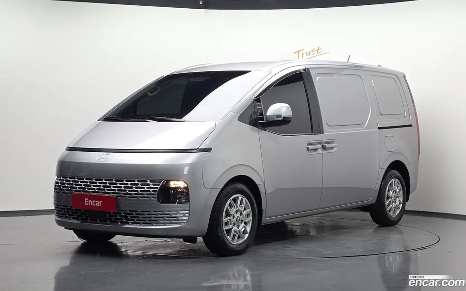 Hyundai Staria 3 2025 — photo 1, buy with delivery to Moscow