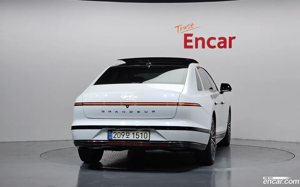 Hyundai Grandeur Hybrid 2023 — thumbnail 4