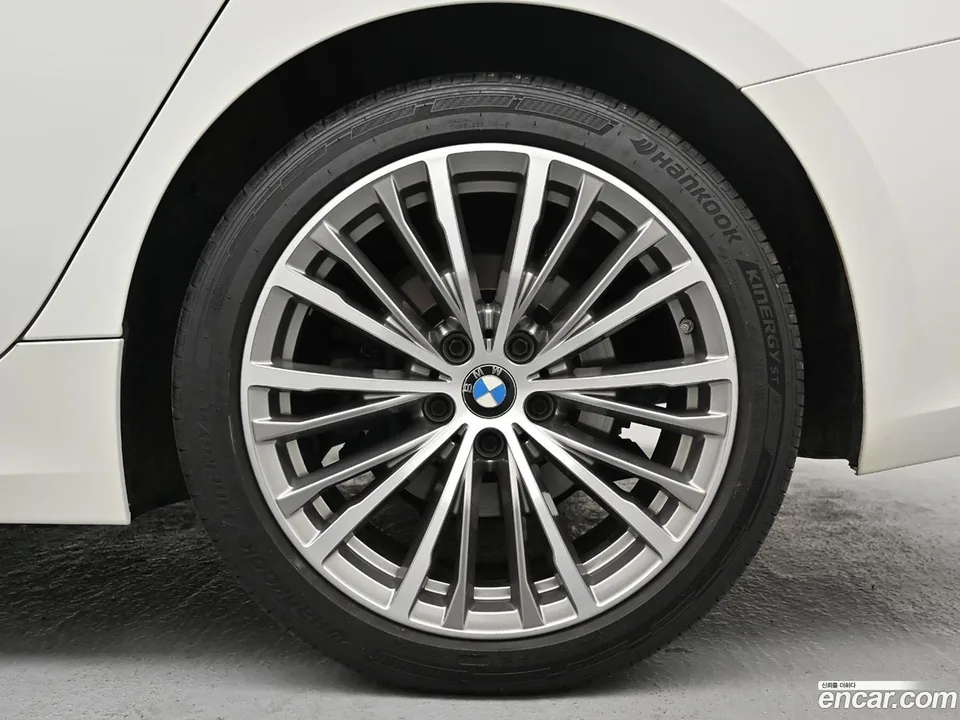 BMW 3 Series 320d 2022 — thumbnail 2