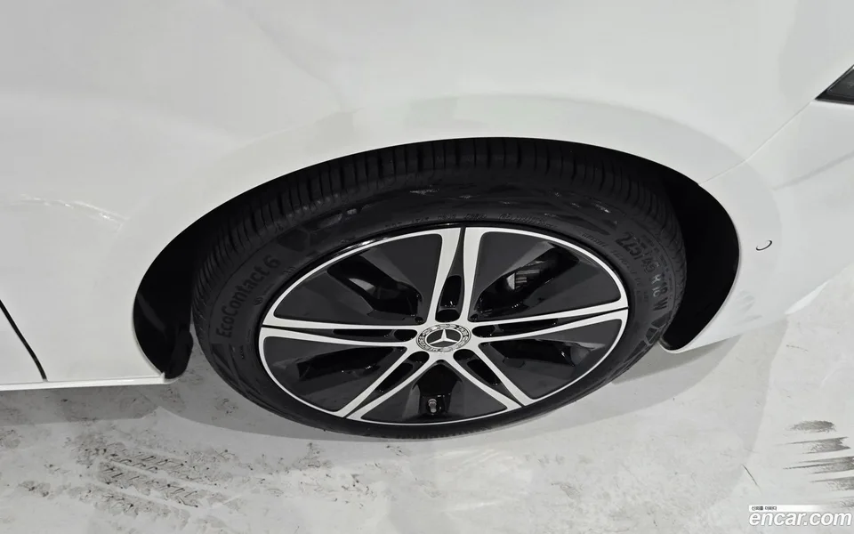Mercedes-Benz A-Class A220 2025 — thumbnail 2