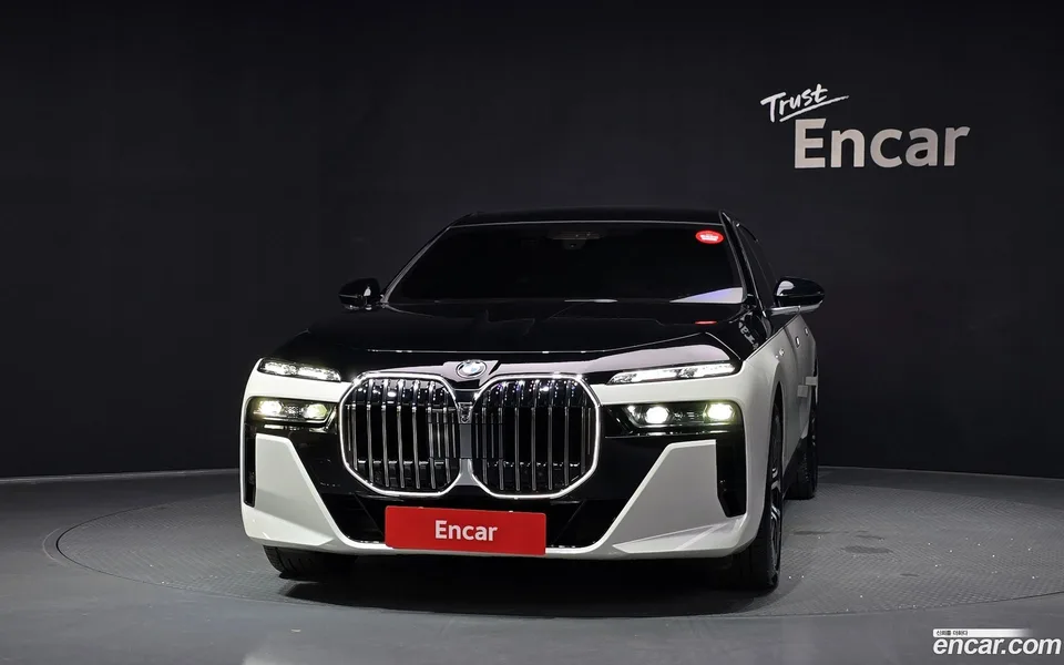 BMW 7 Series 740i xDrive M 2024 — thumbnail 3