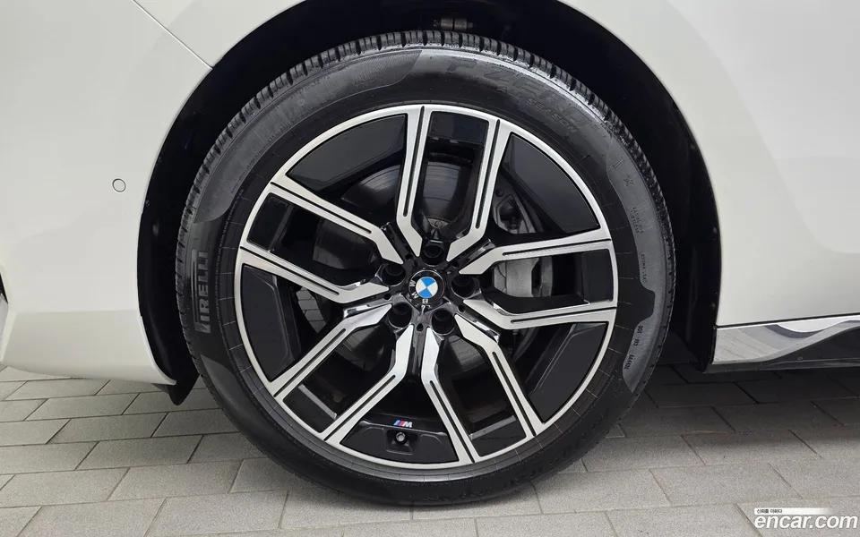 BMW 7 Series 740i xDrive M 2024 — thumbnail 5