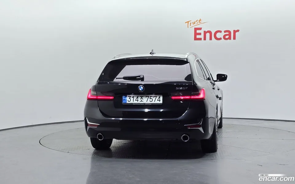BMW 3 Series 320i 2022 — thumbnail 4