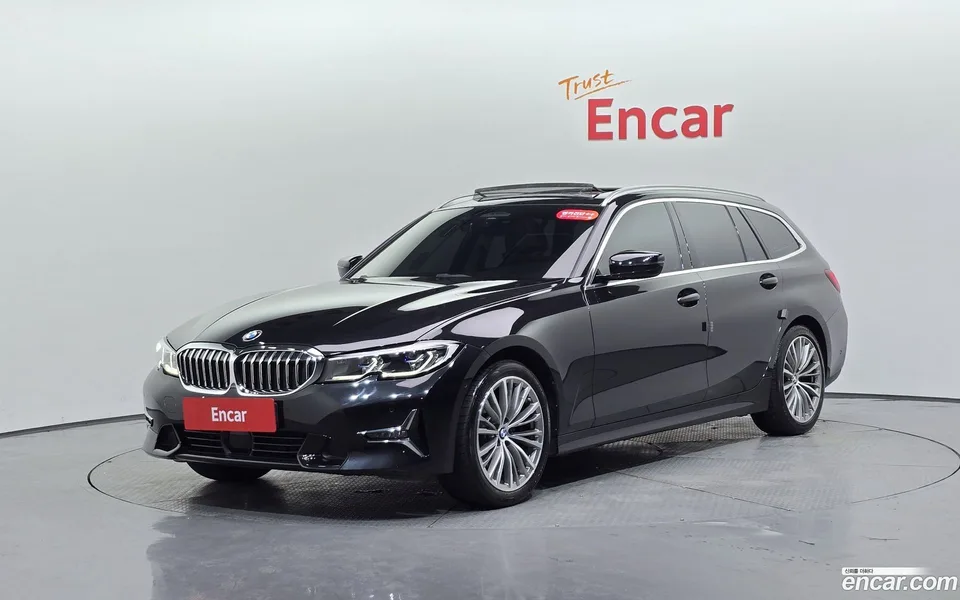 BMW 3 Series 320i 2022 — photo 1, buy with delivery to Moscow